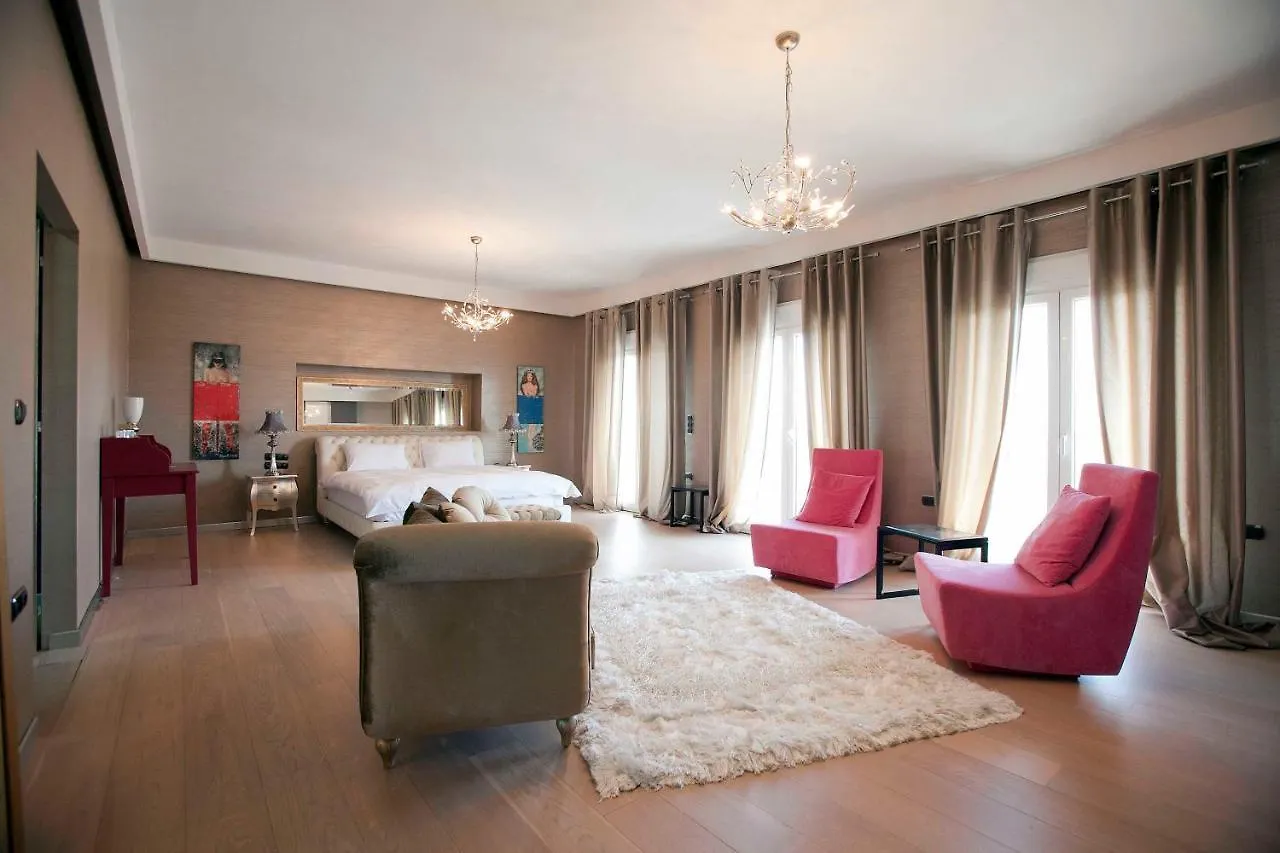 Villa Elena Peraía