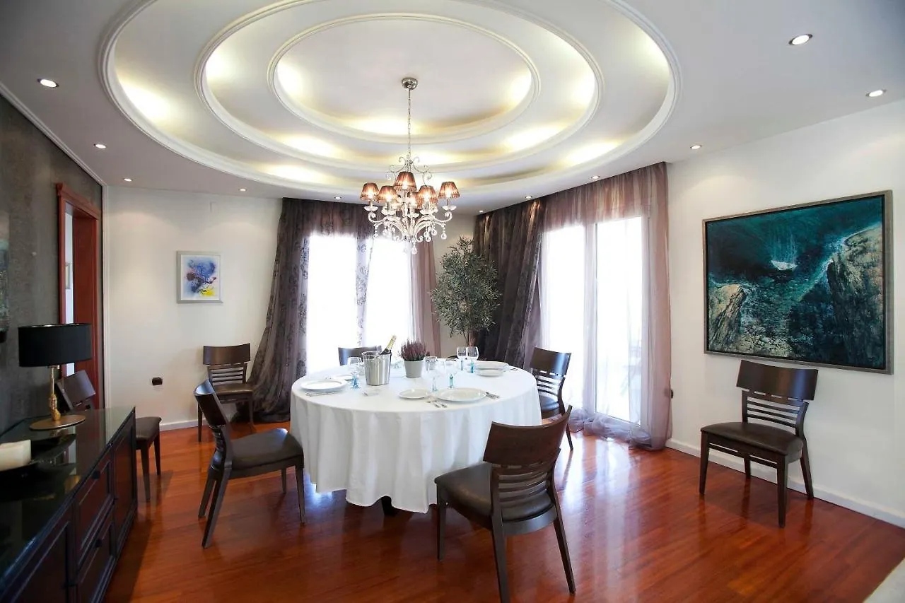 Villa Elena Peraía 0*,