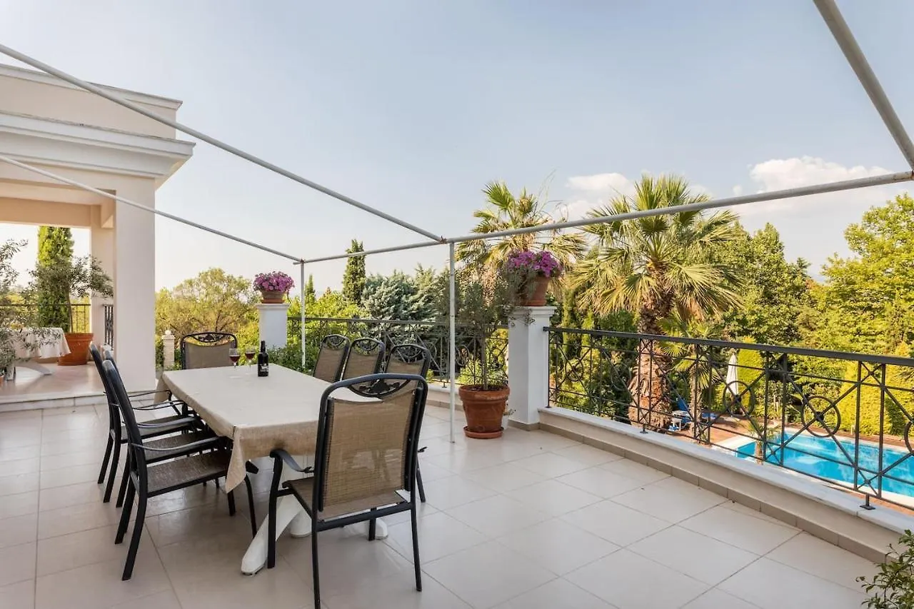 Villa Elena Peraía Grecia