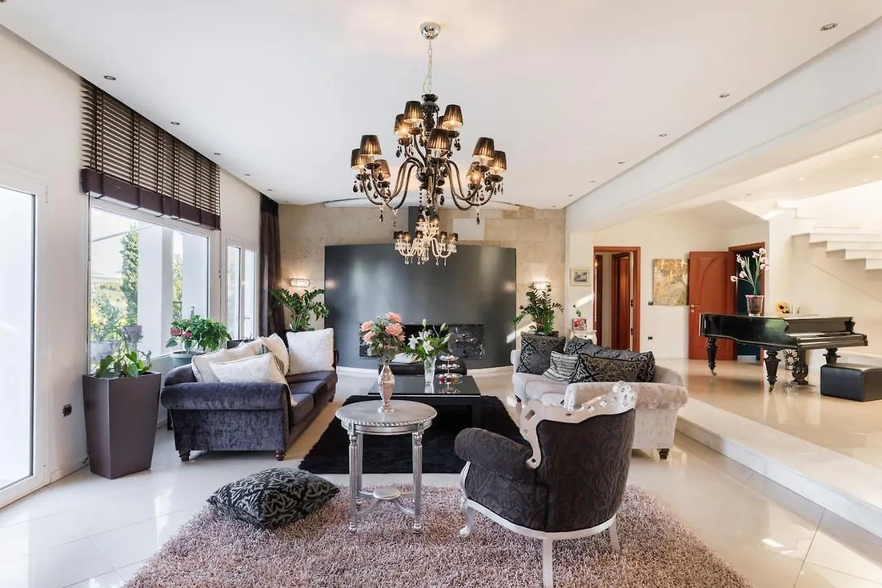 Villa Elena Peraía Grecia