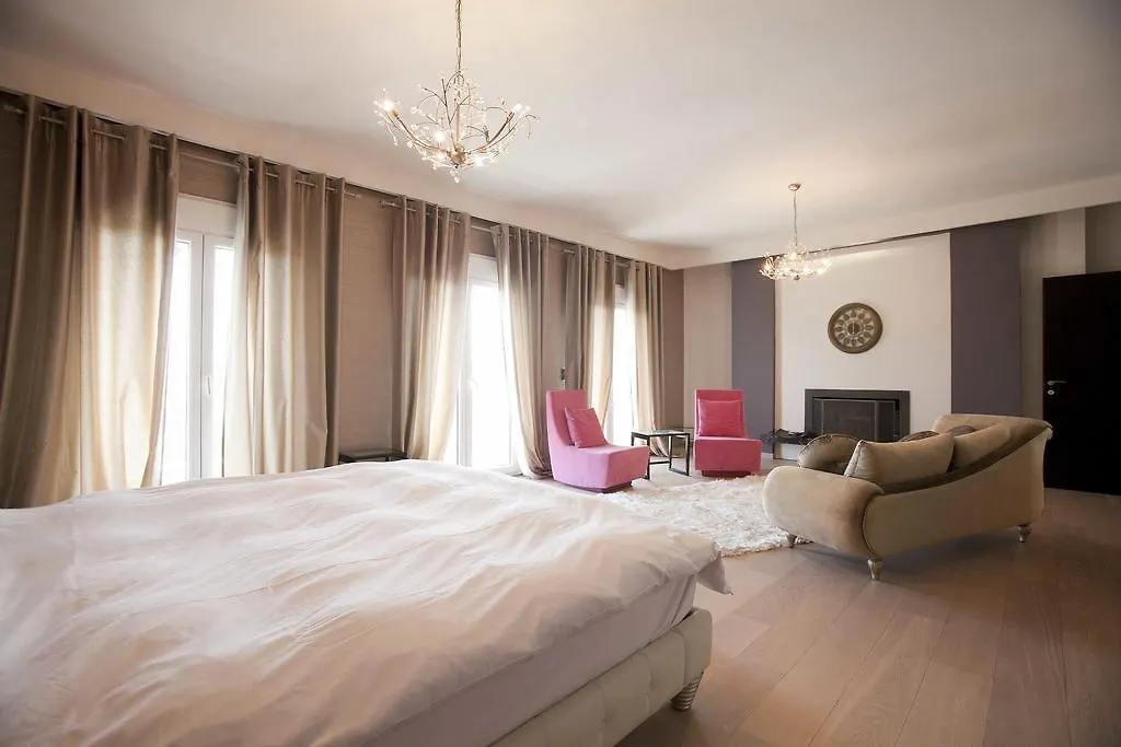 Villa Elena Peraía 0*,